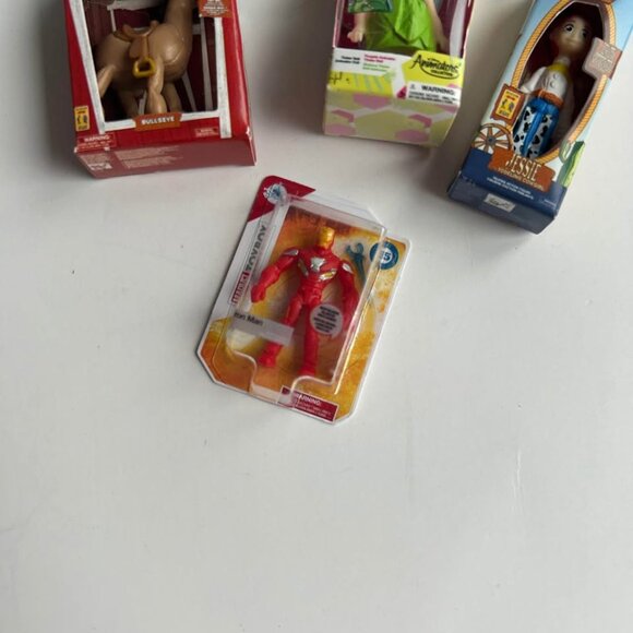 Disney Store Mini Brands Figures - Picture 4 of 4